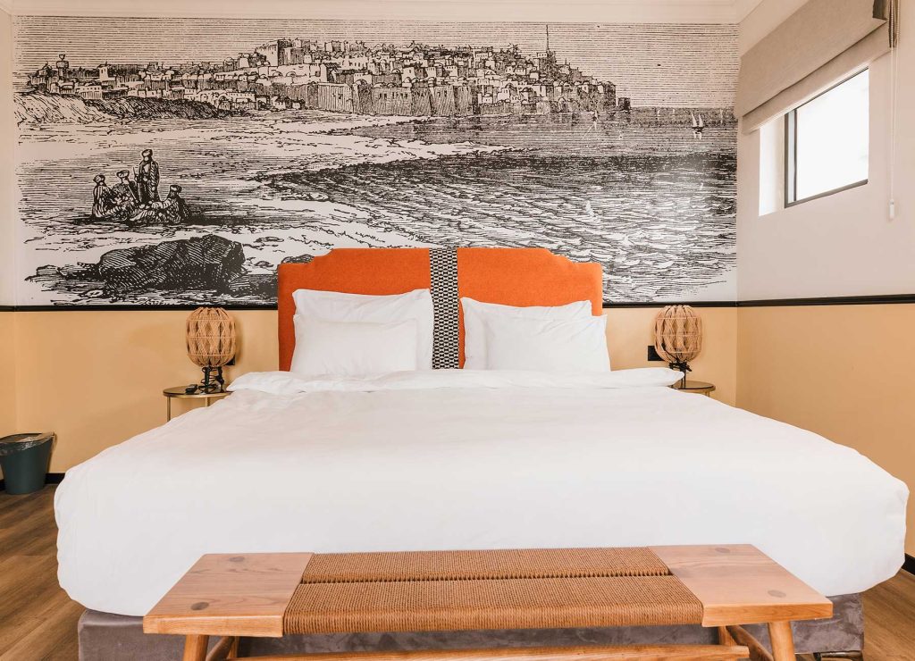 חופשה במלון THE SEVEN SEAS + הצגת תיאטרון / סטנדאפ לבחירה + ארוחת בוקר